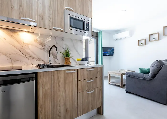 1 Charming In Americas *