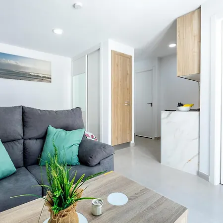 1 Charming In Americas Daire